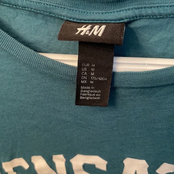 Comfortable t shirt .. Never worn - Picture 2 of 3